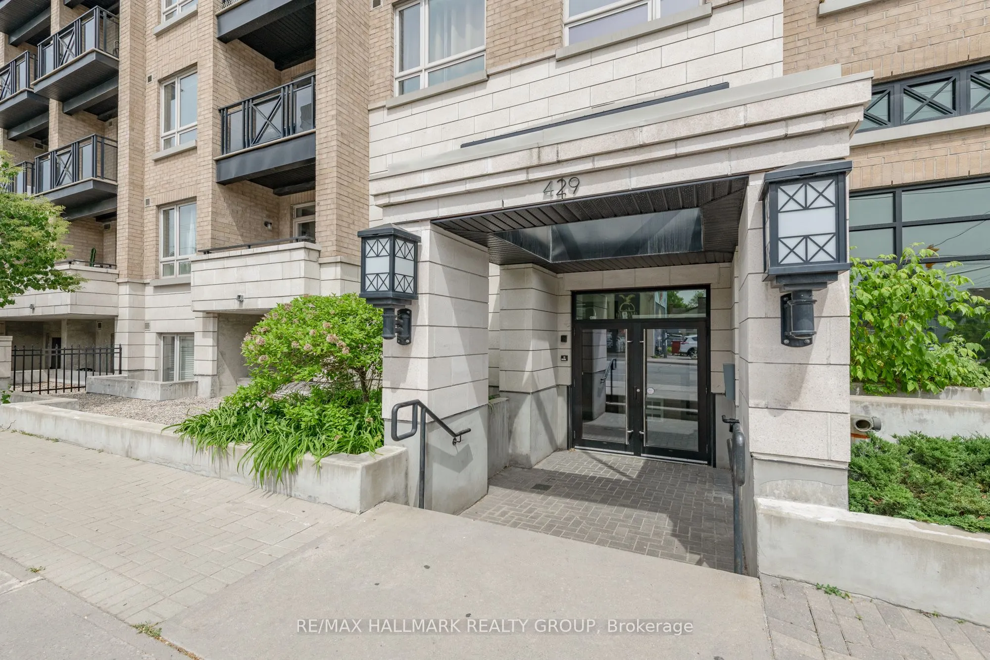 429 Kent Street, #103