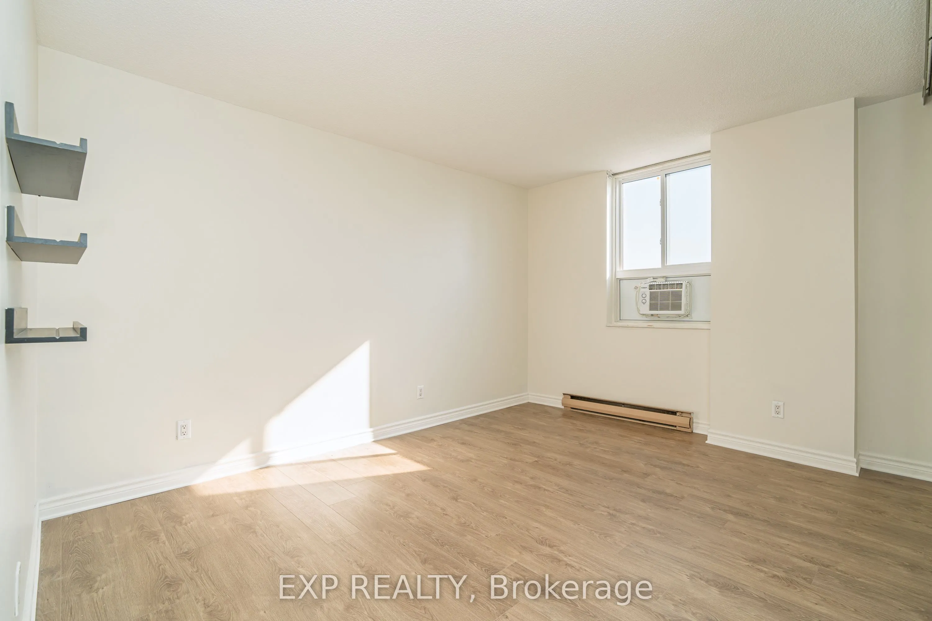 2000 Jasmine Crescent, #415