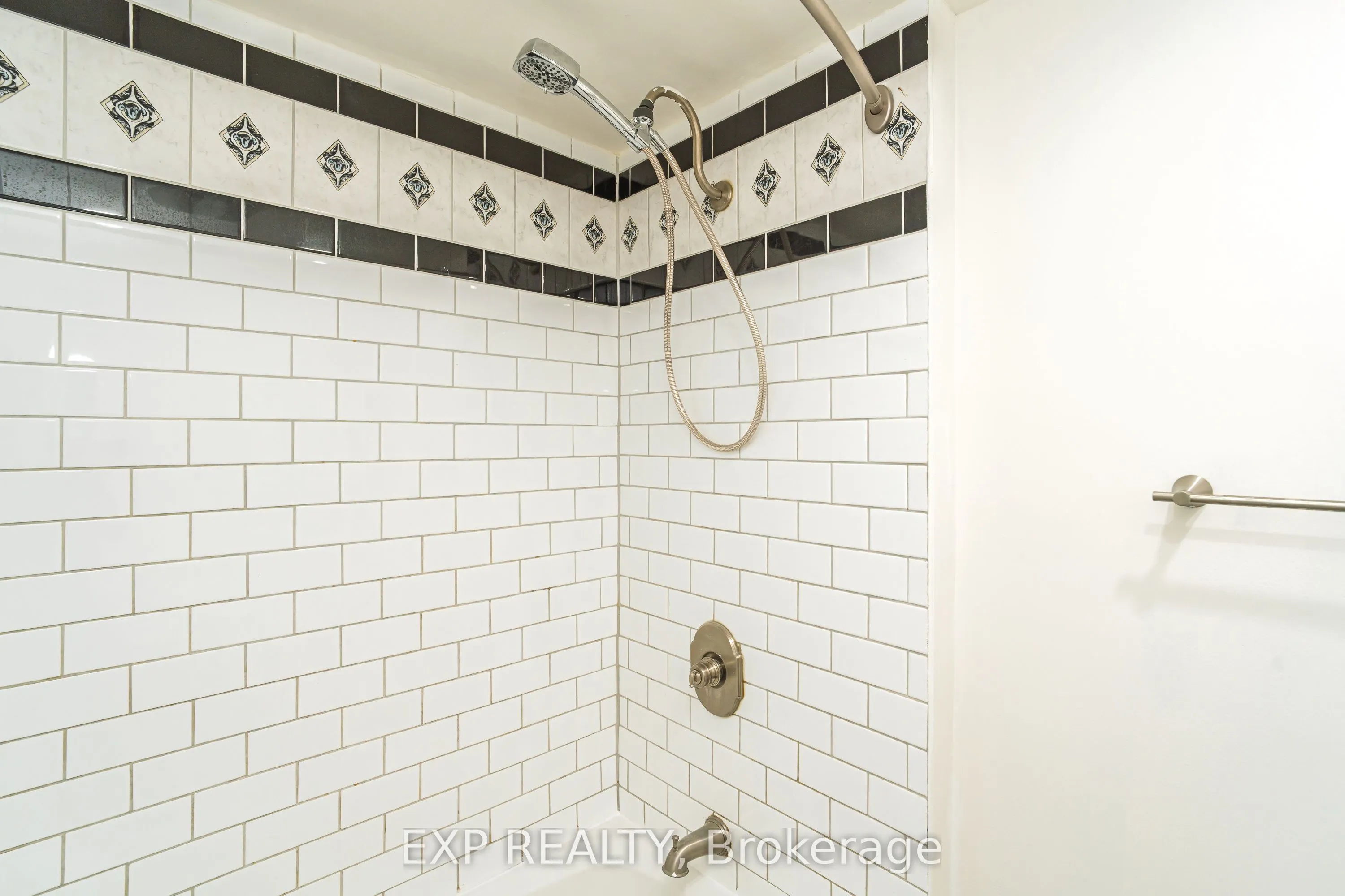 2000 Jasmine Crescent, #415