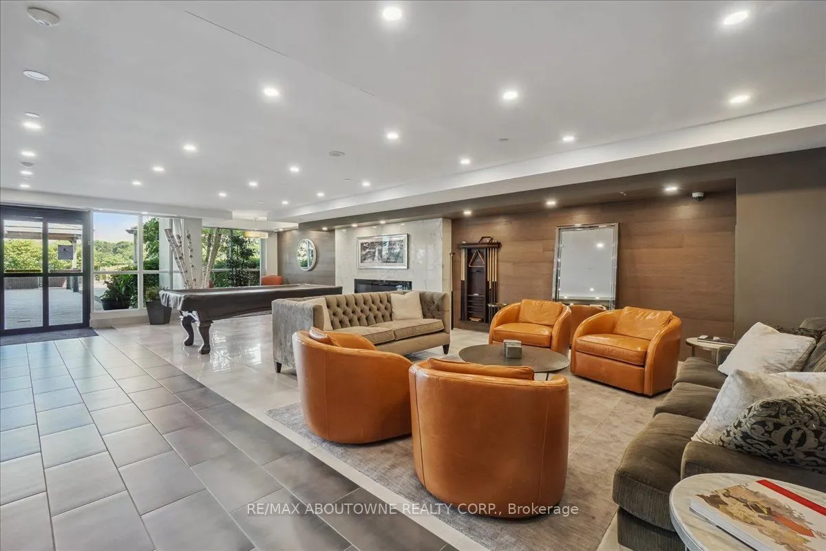 150 Wellington Street E, #405