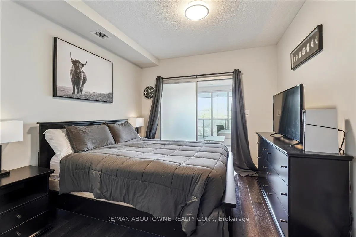 150 Wellington Street E, #405