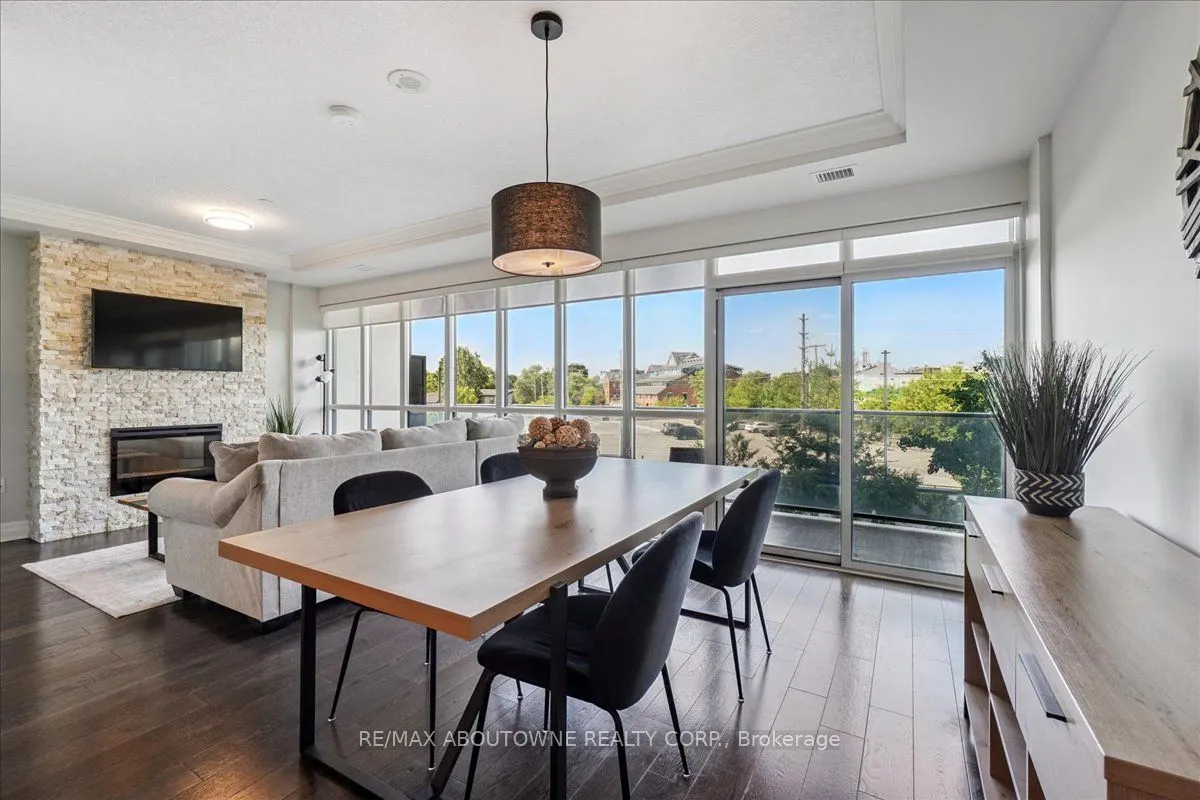 150 Wellington Street E, #405