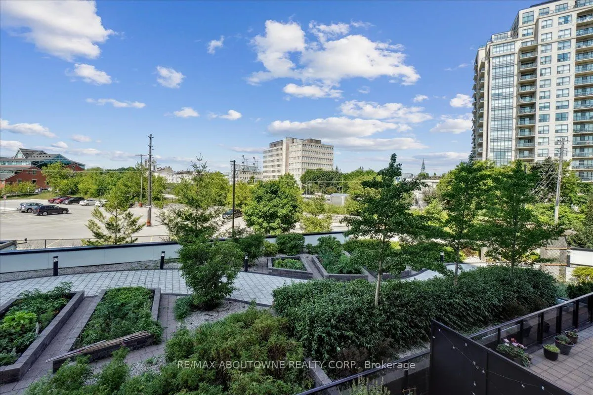 150 Wellington Street E, #405