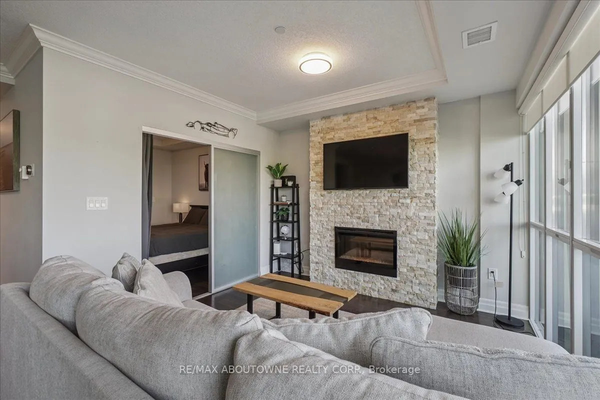 150 Wellington Street E, #405