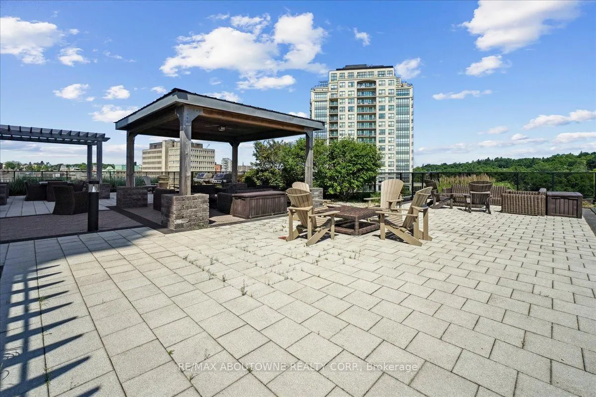 150 Wellington Street E, #405