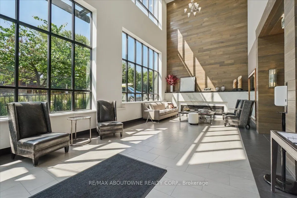 150 Wellington Street E, #405