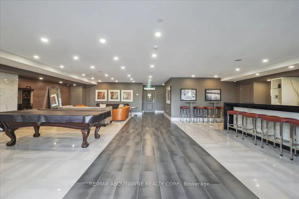 150 Wellington Street E, #405