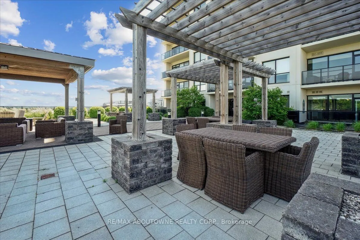 150 Wellington Street E, #405