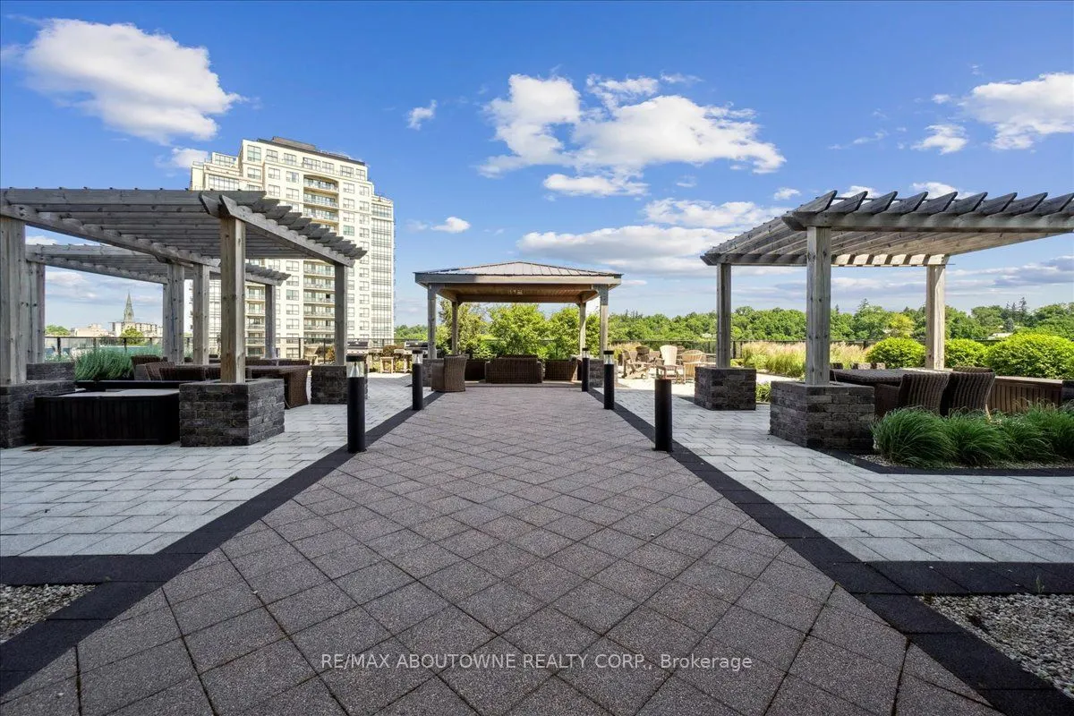 150 Wellington Street E, #405