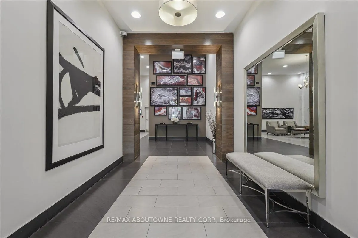 150 Wellington Street E, #405