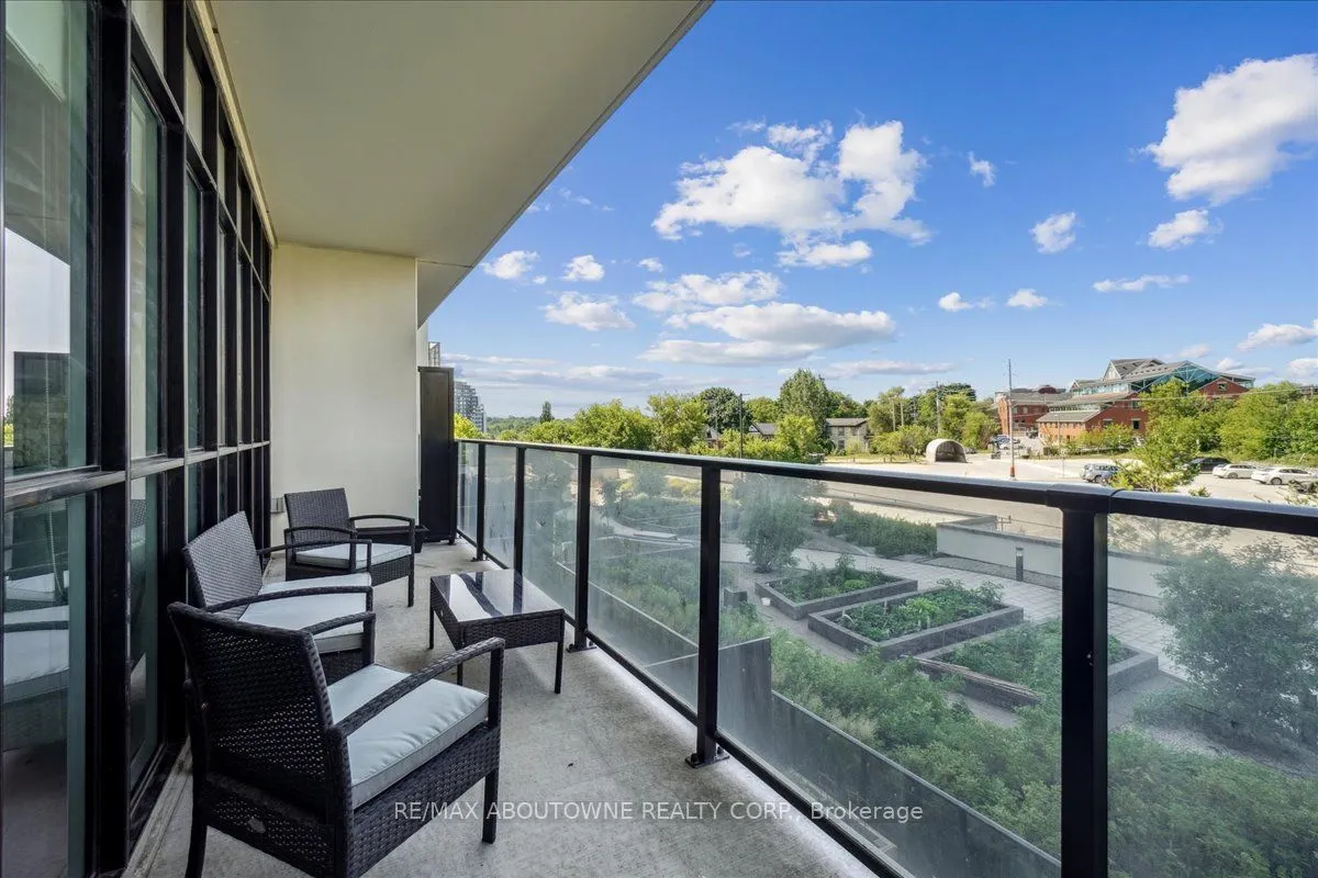 150 Wellington Street E, #405