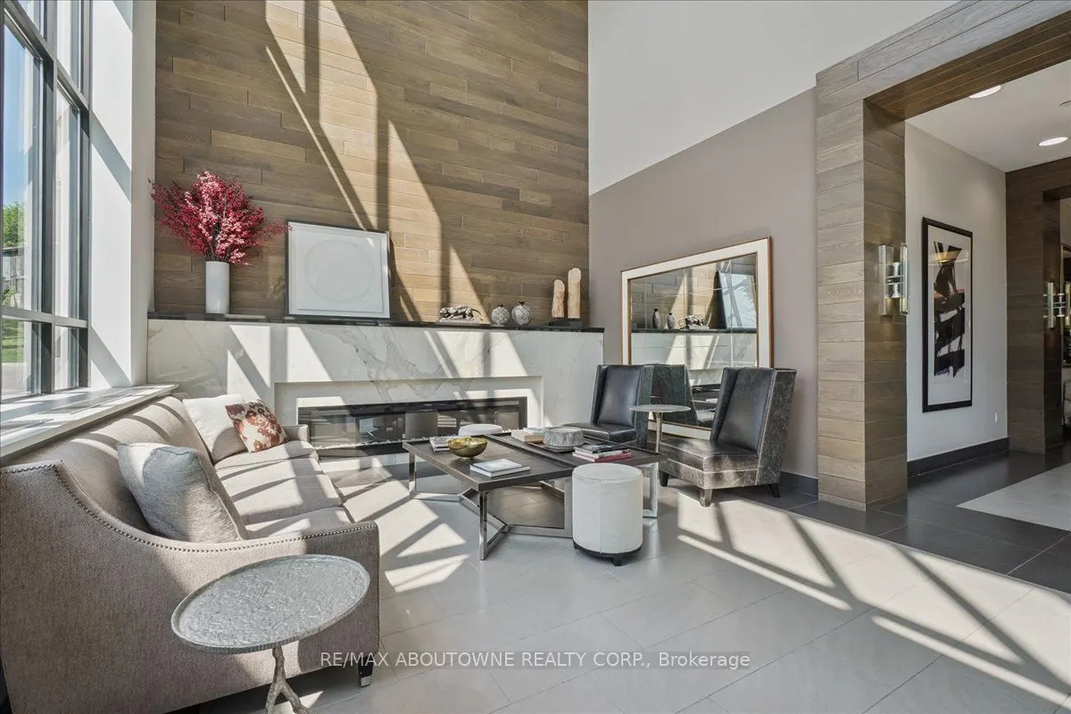 150 Wellington Street E, #405