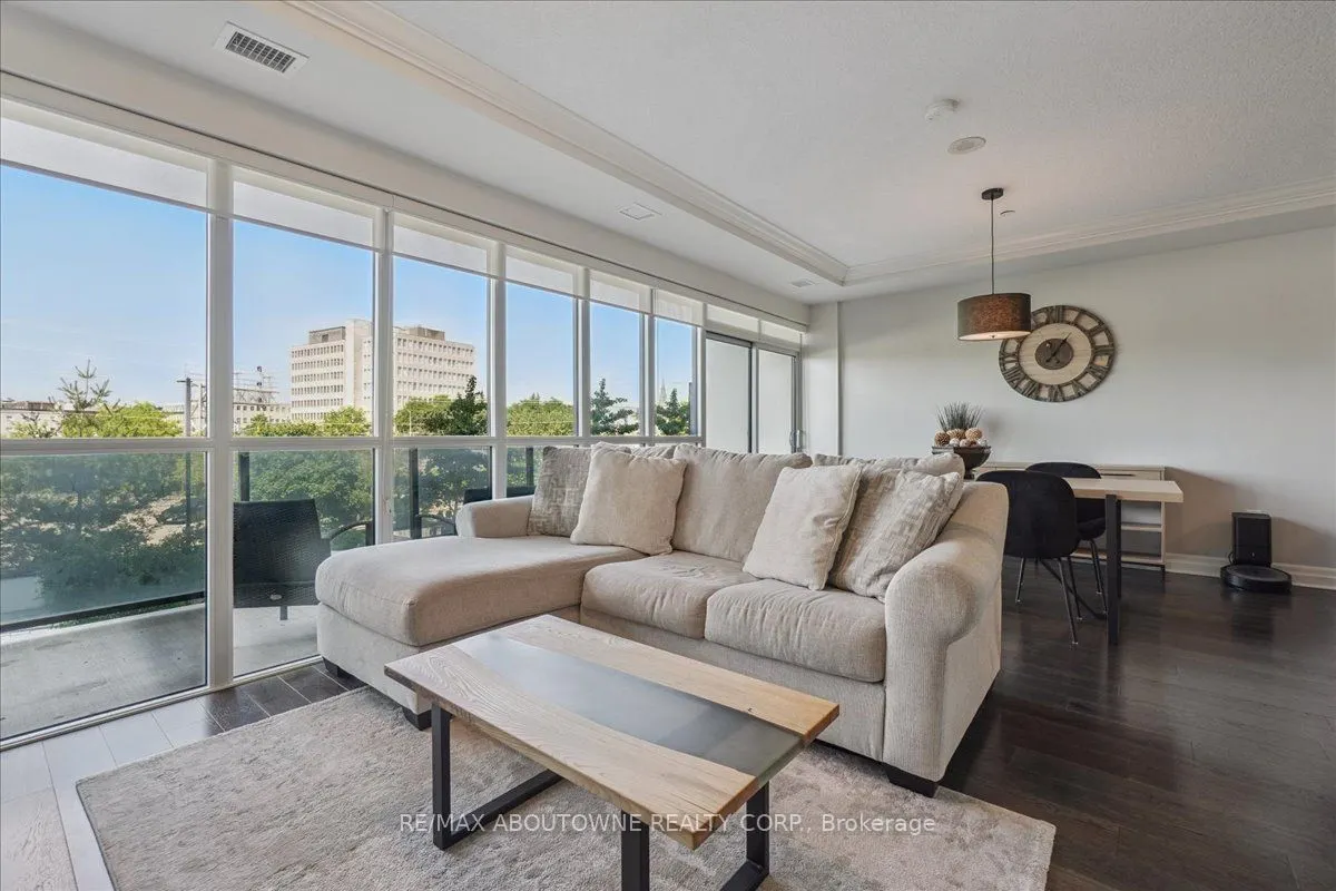 150 Wellington Street E, #405