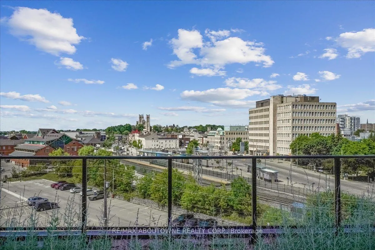 150 Wellington Street E, #405