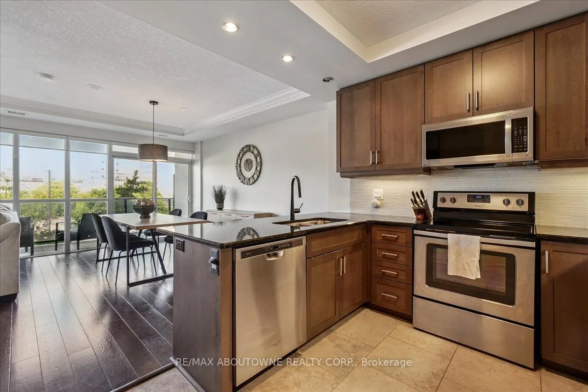 150 Wellington Street E, #405