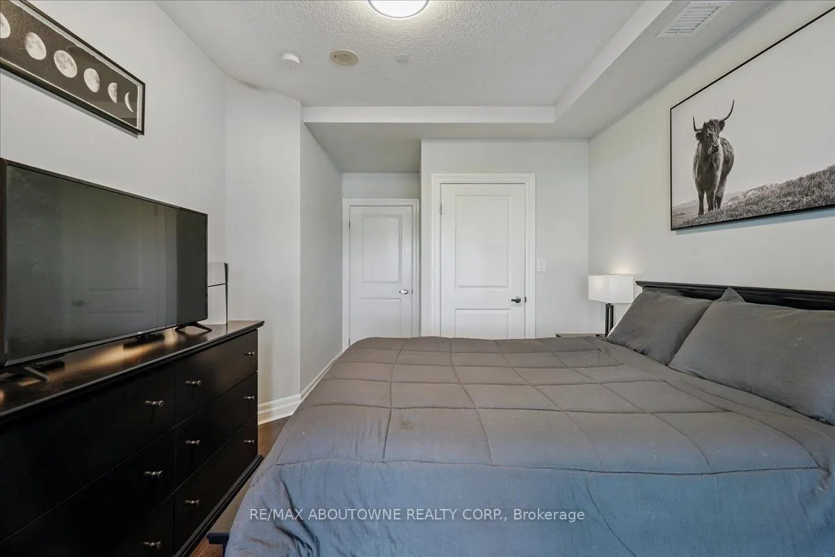 150 Wellington Street E, #405