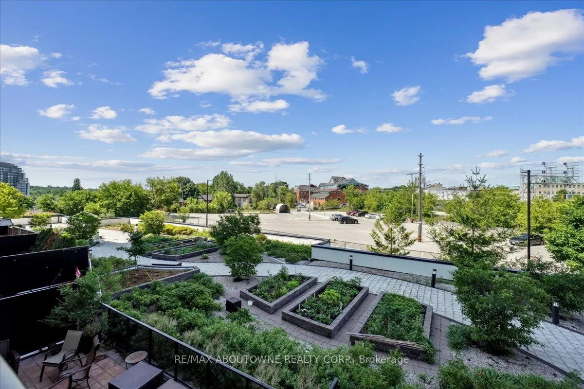 150 Wellington Street E, #405