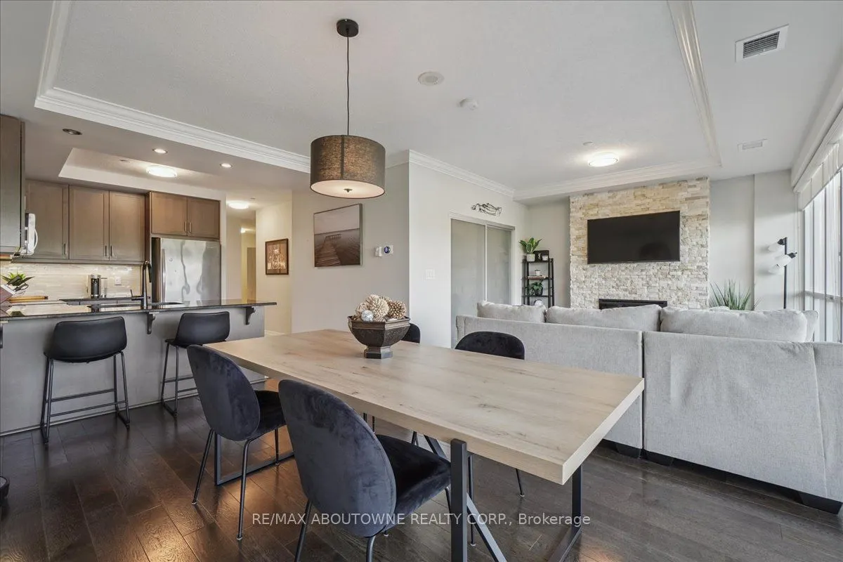 150 Wellington Street E, #405