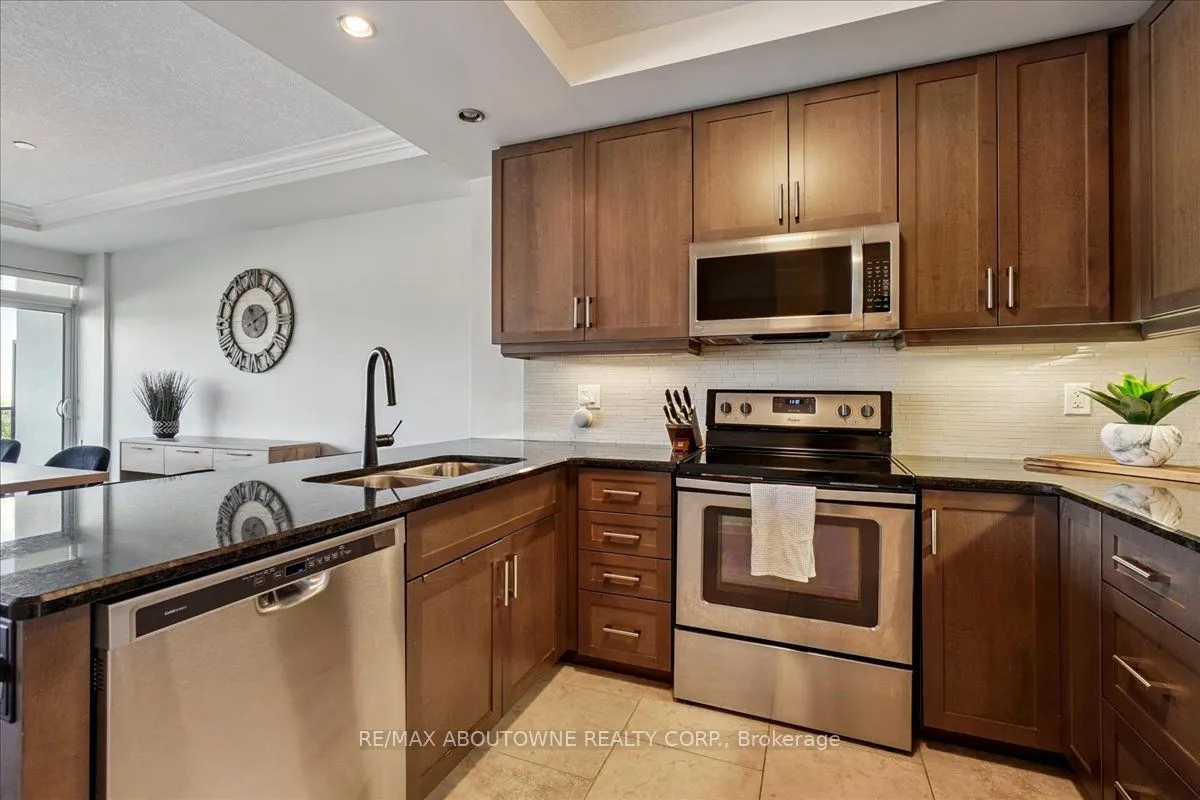 150 Wellington Street E, #405