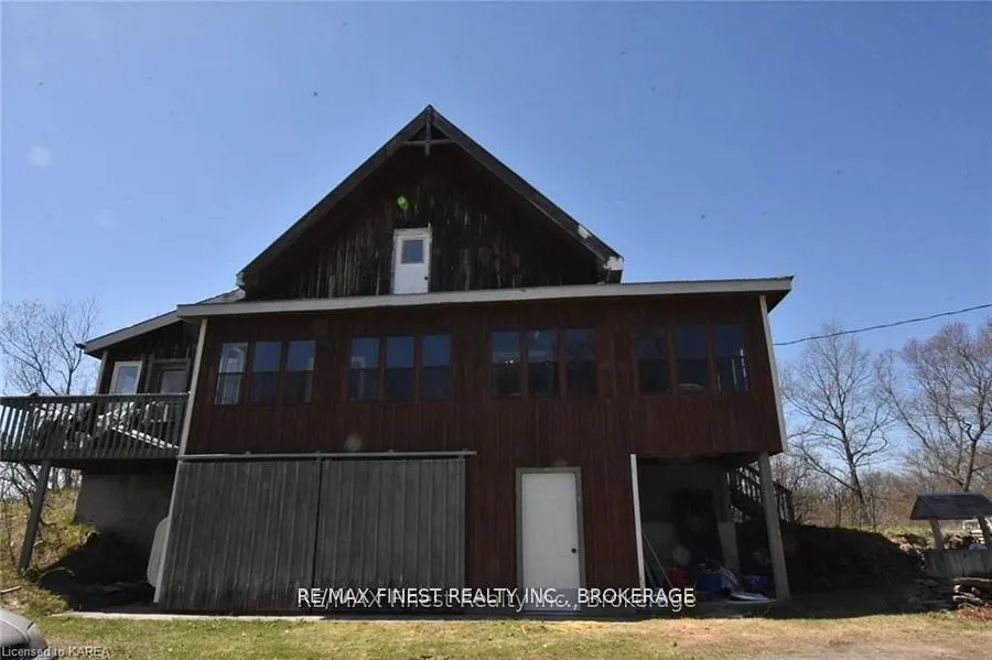 1146 Fourth Lake Road S