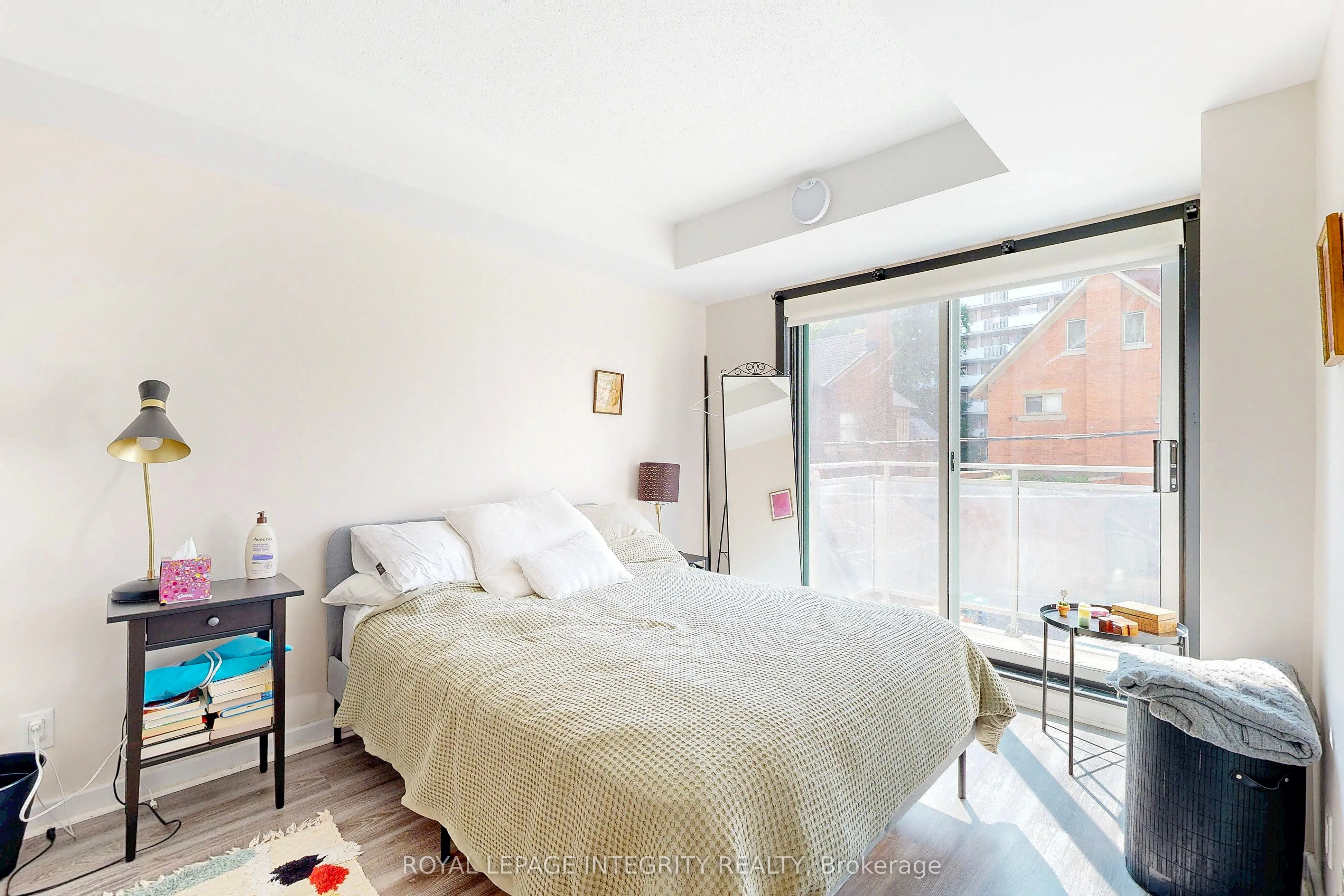 138 Somerset Street W, #203