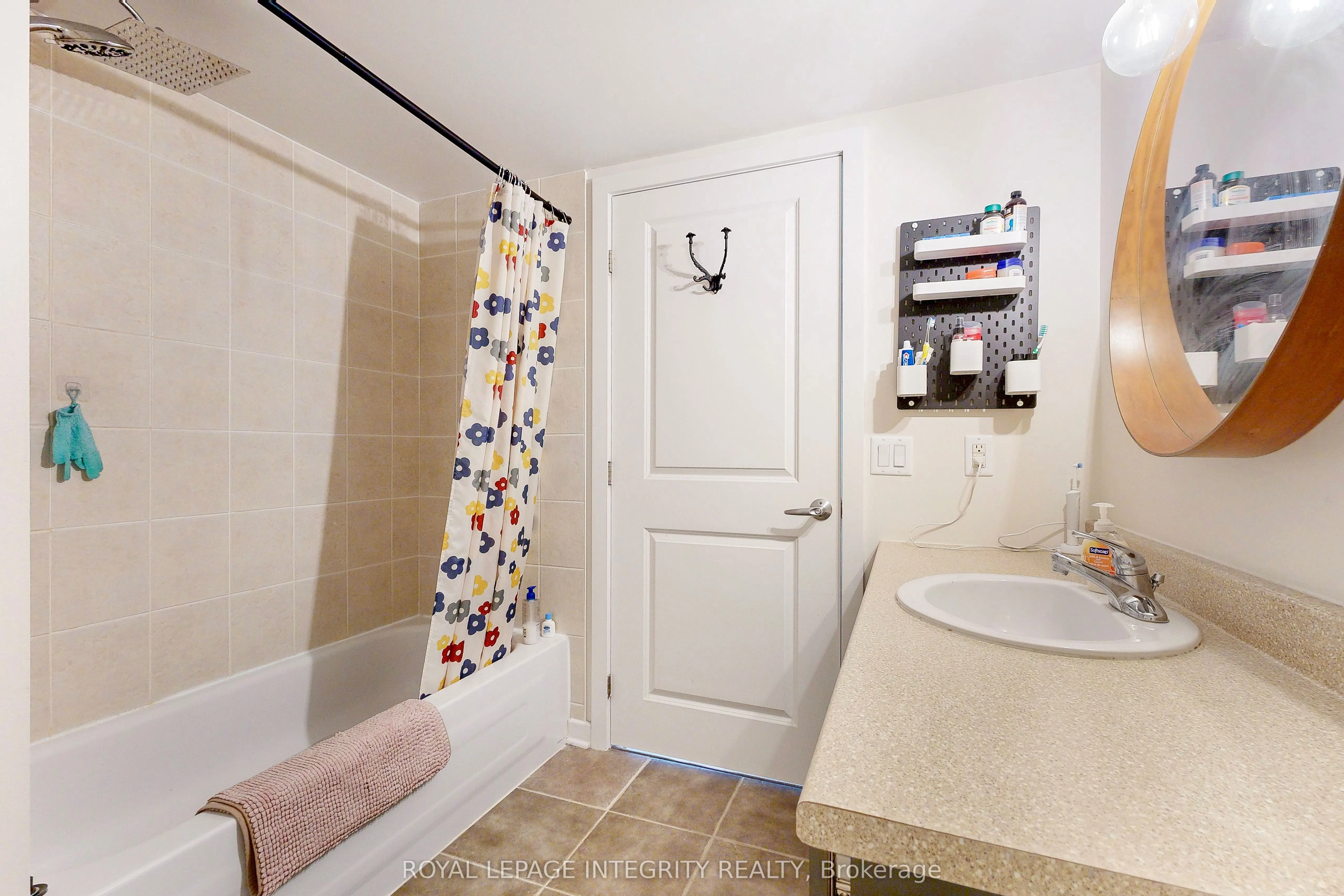 138 Somerset Street W, #203