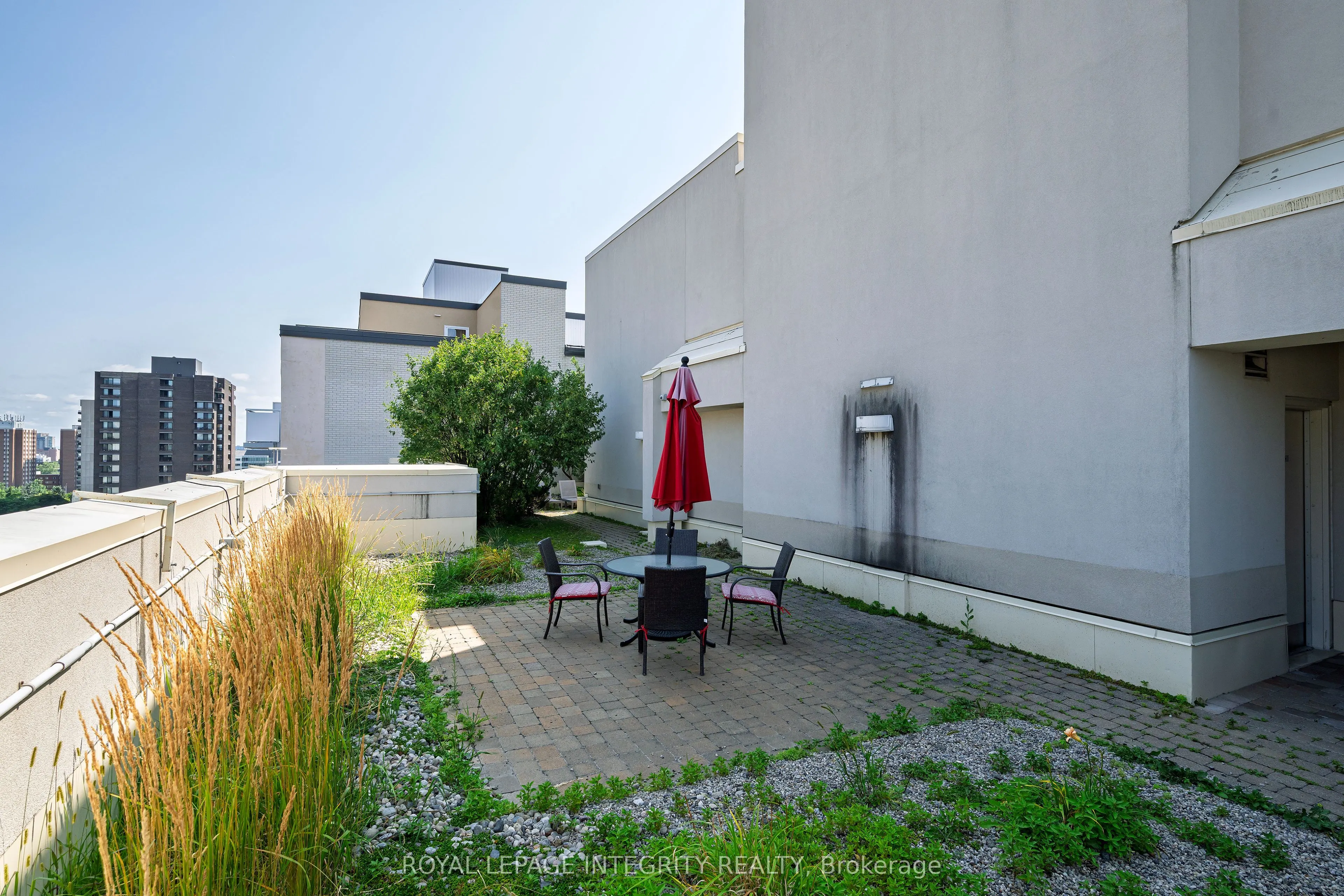 138 Somerset Street W, #203