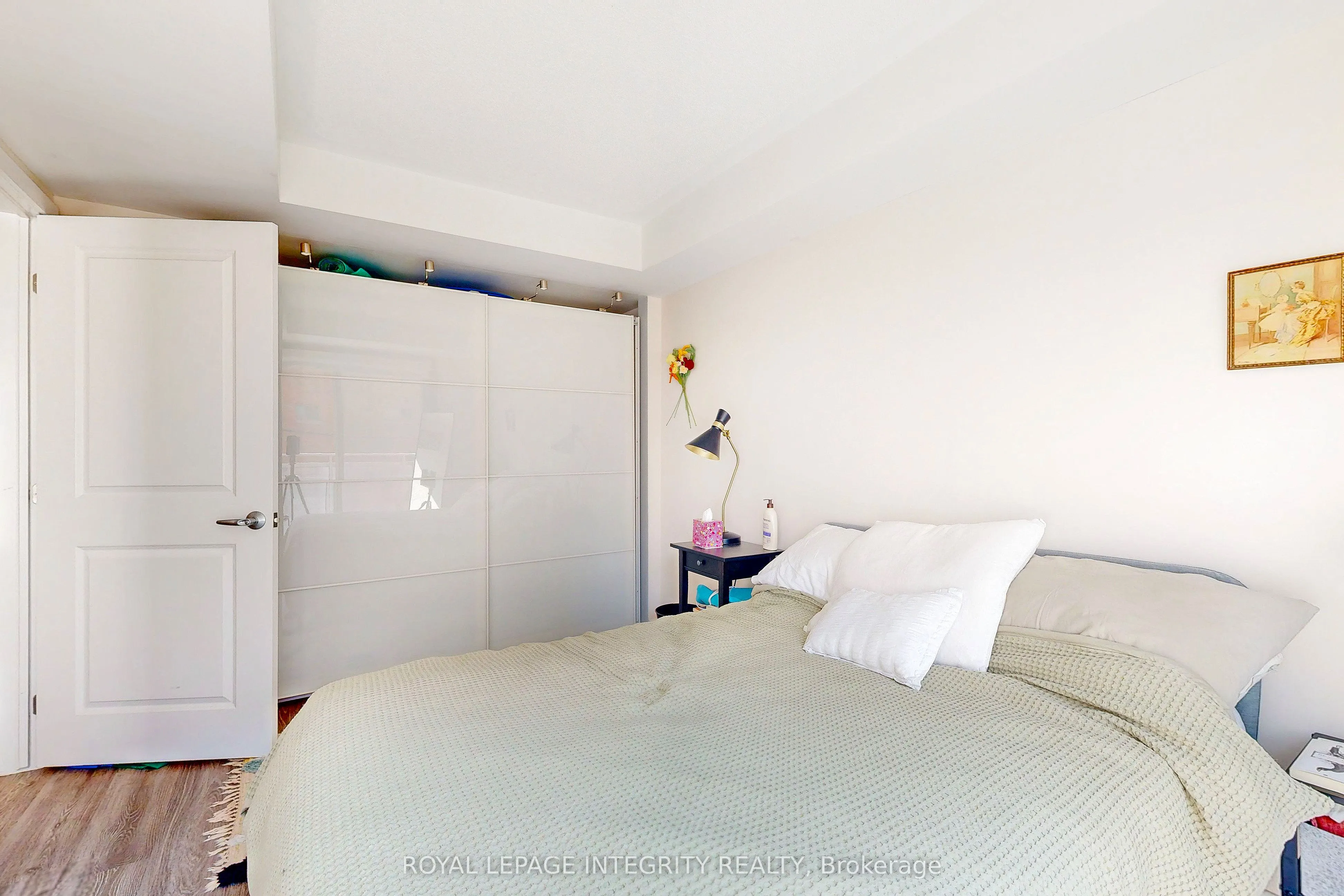 138 Somerset Street W, #203