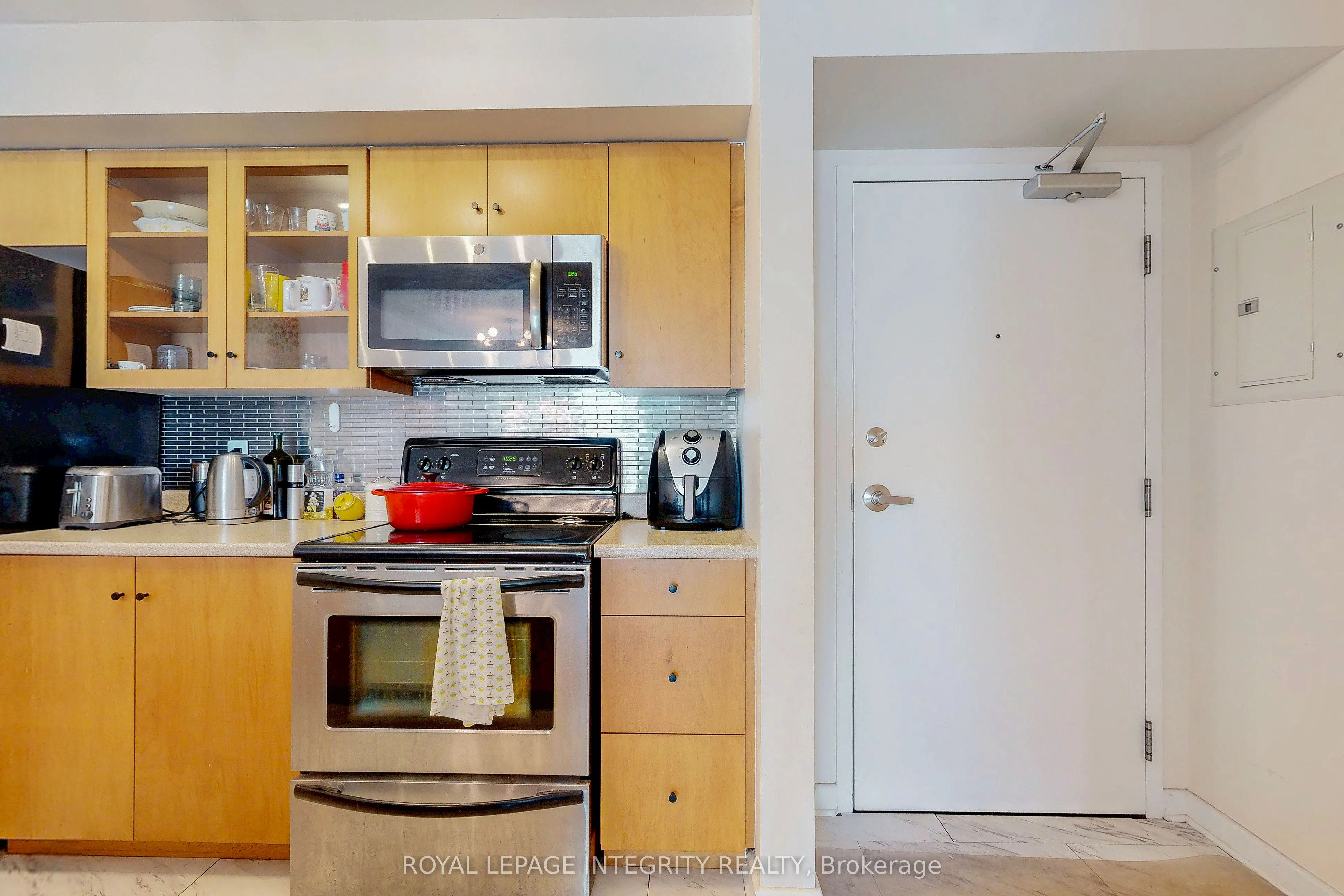 138 Somerset Street W, #203