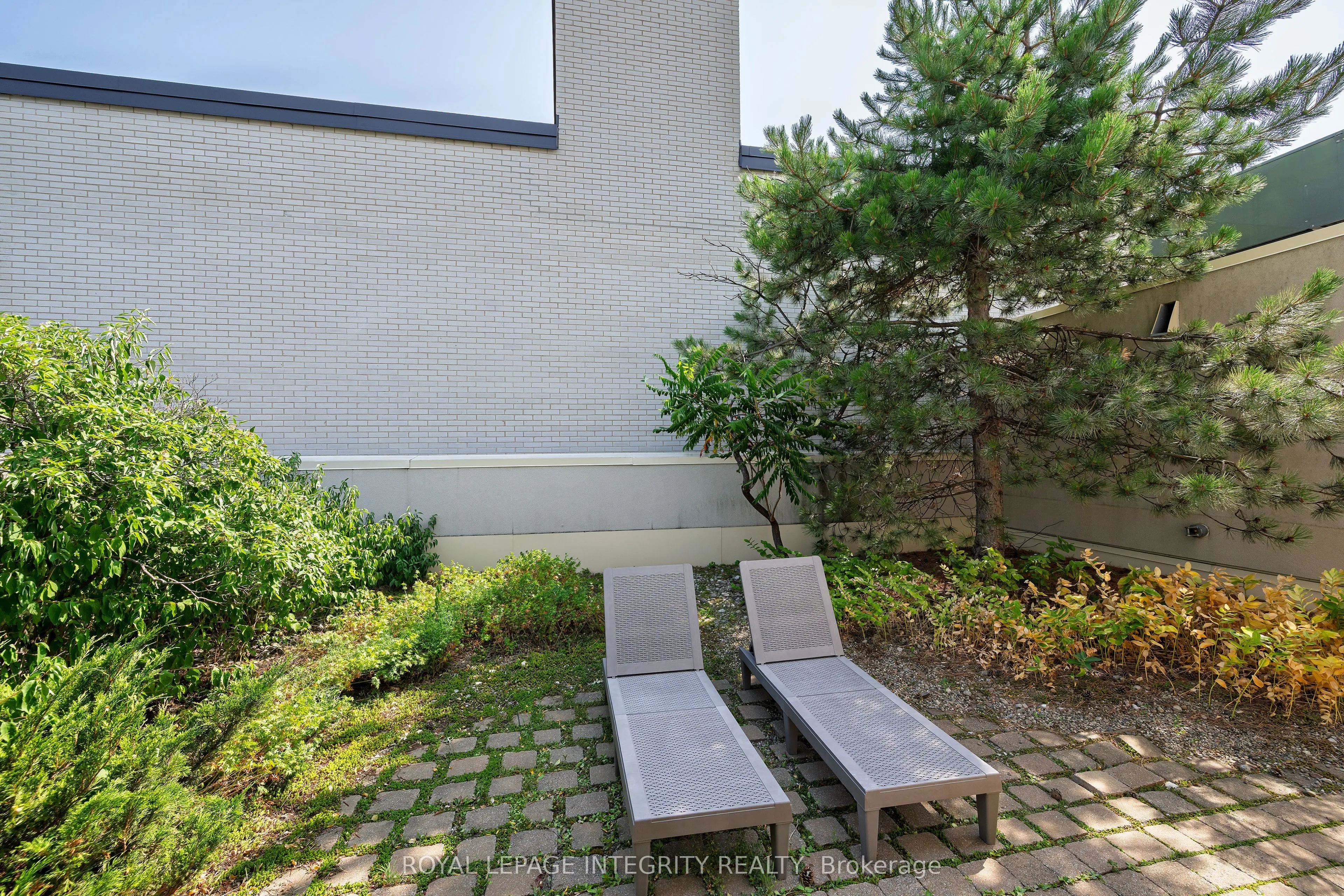 138 Somerset Street W, #203