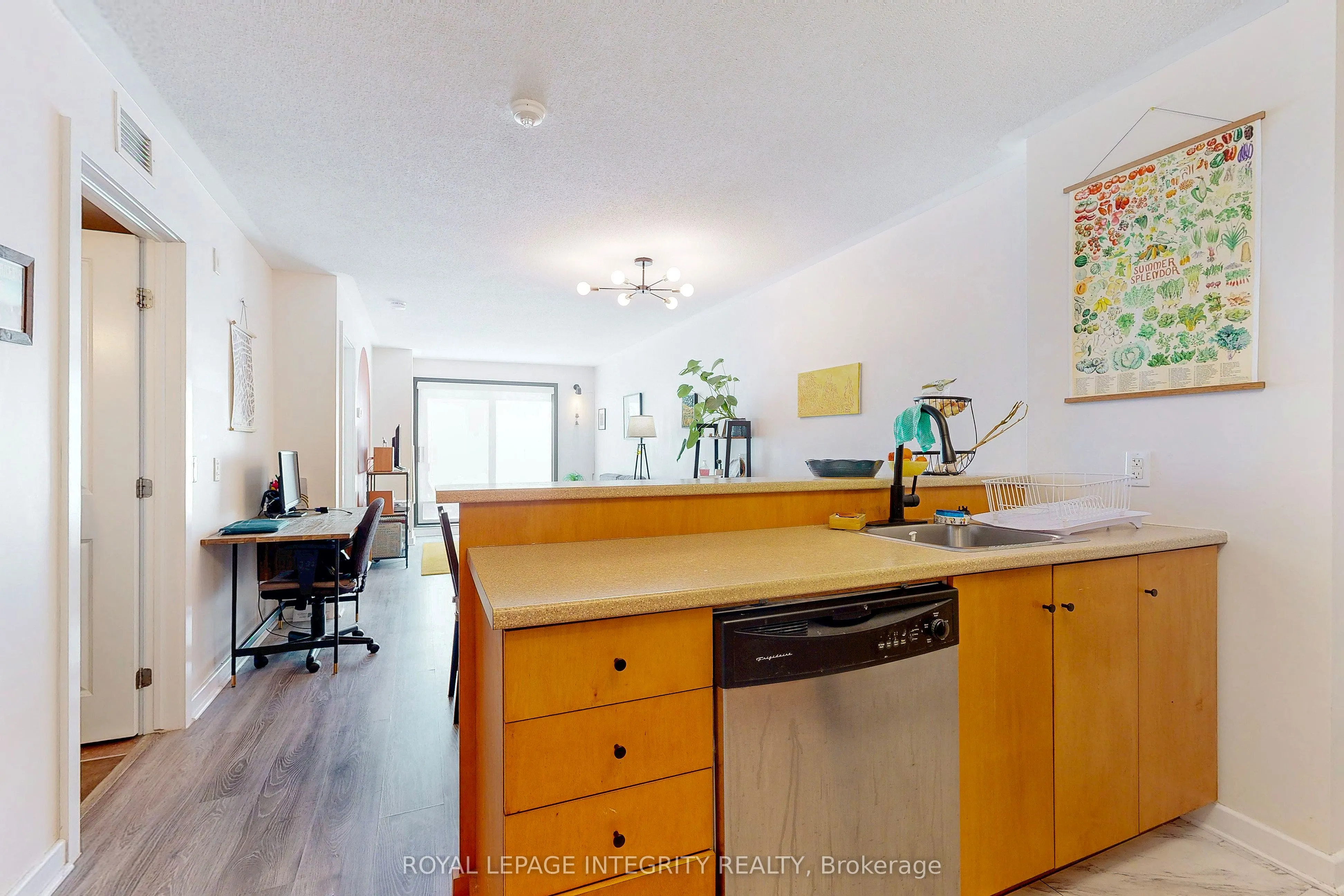 138 Somerset Street W, #203