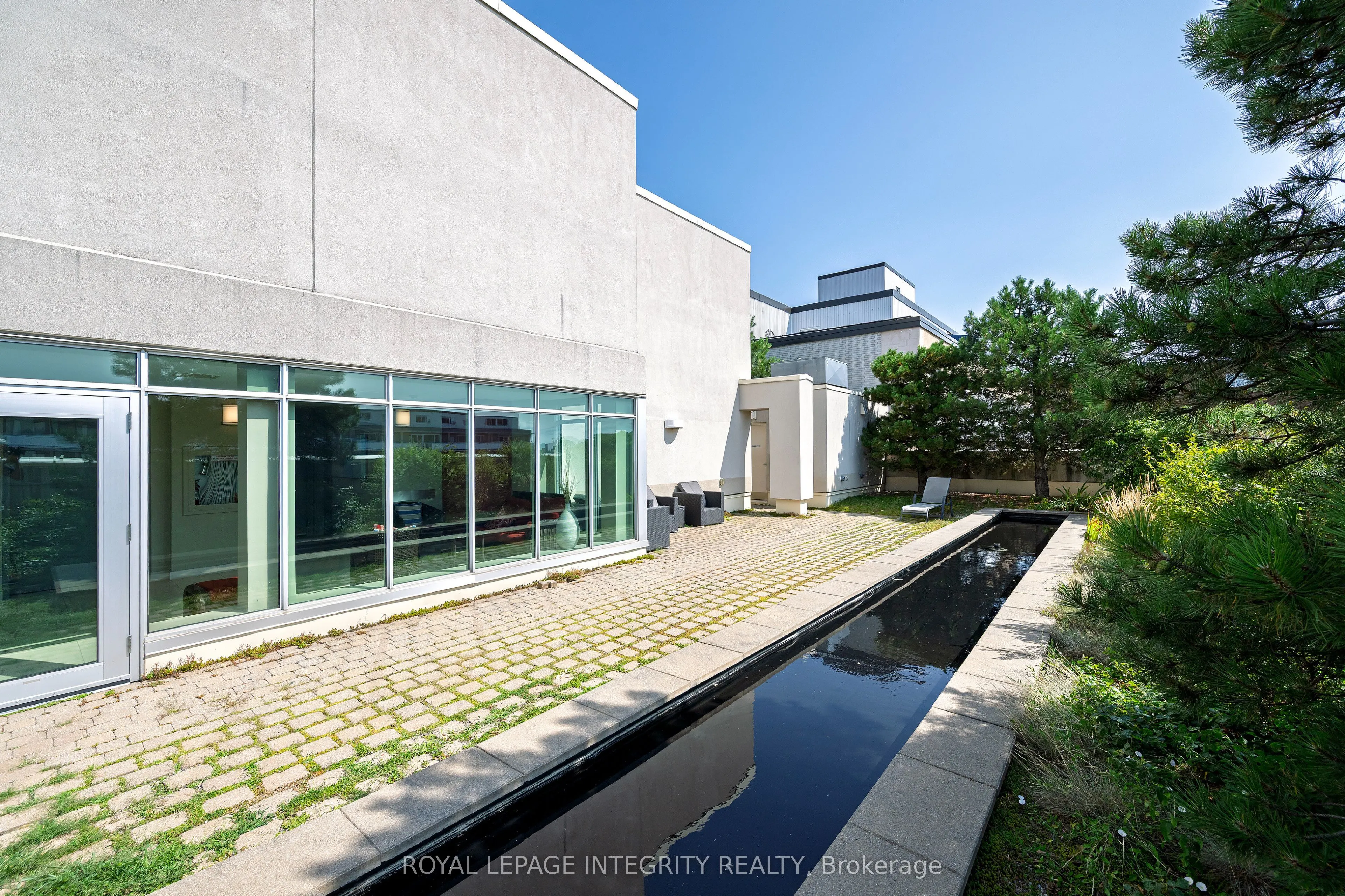 138 Somerset Street W, #203