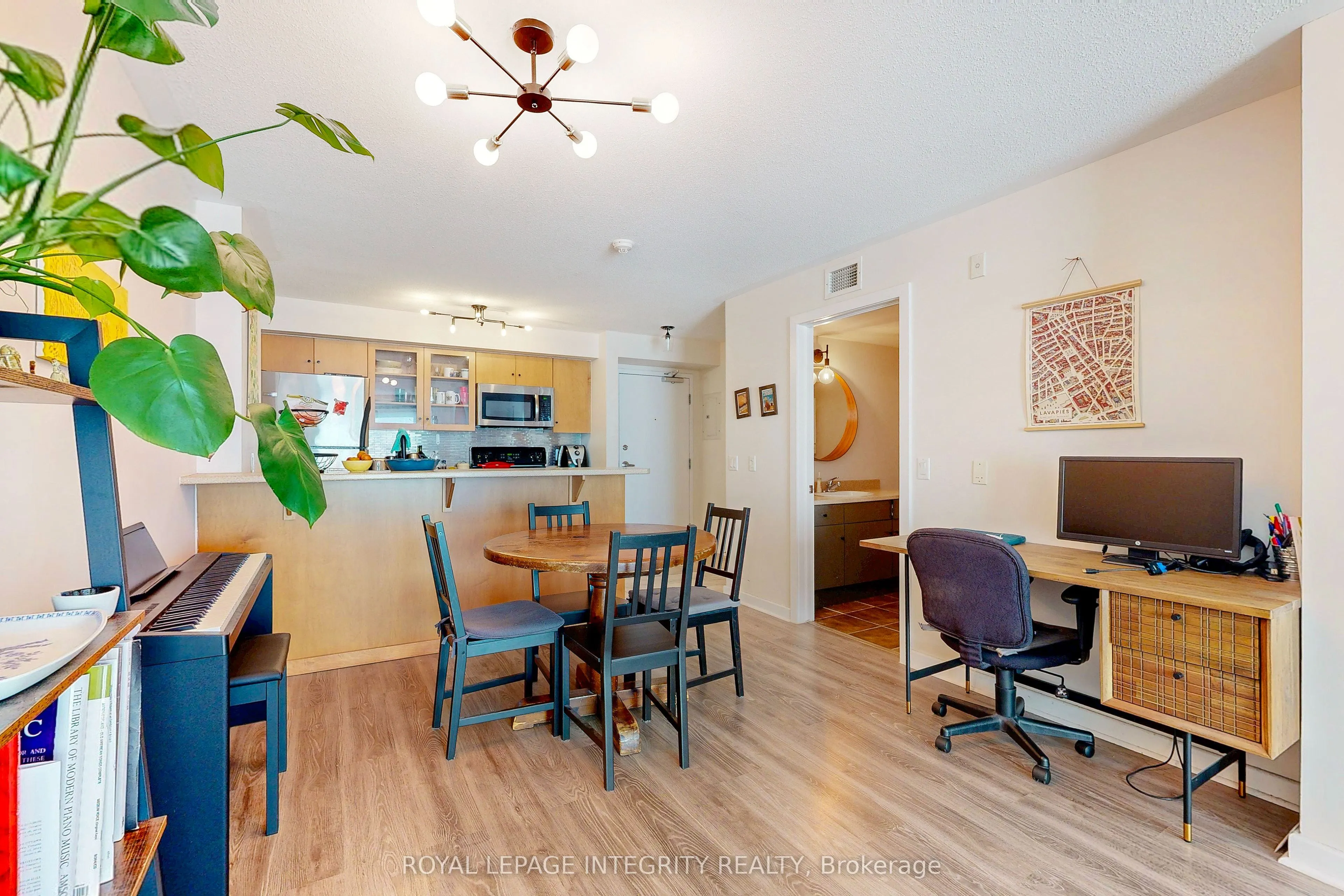 138 Somerset Street W, #203