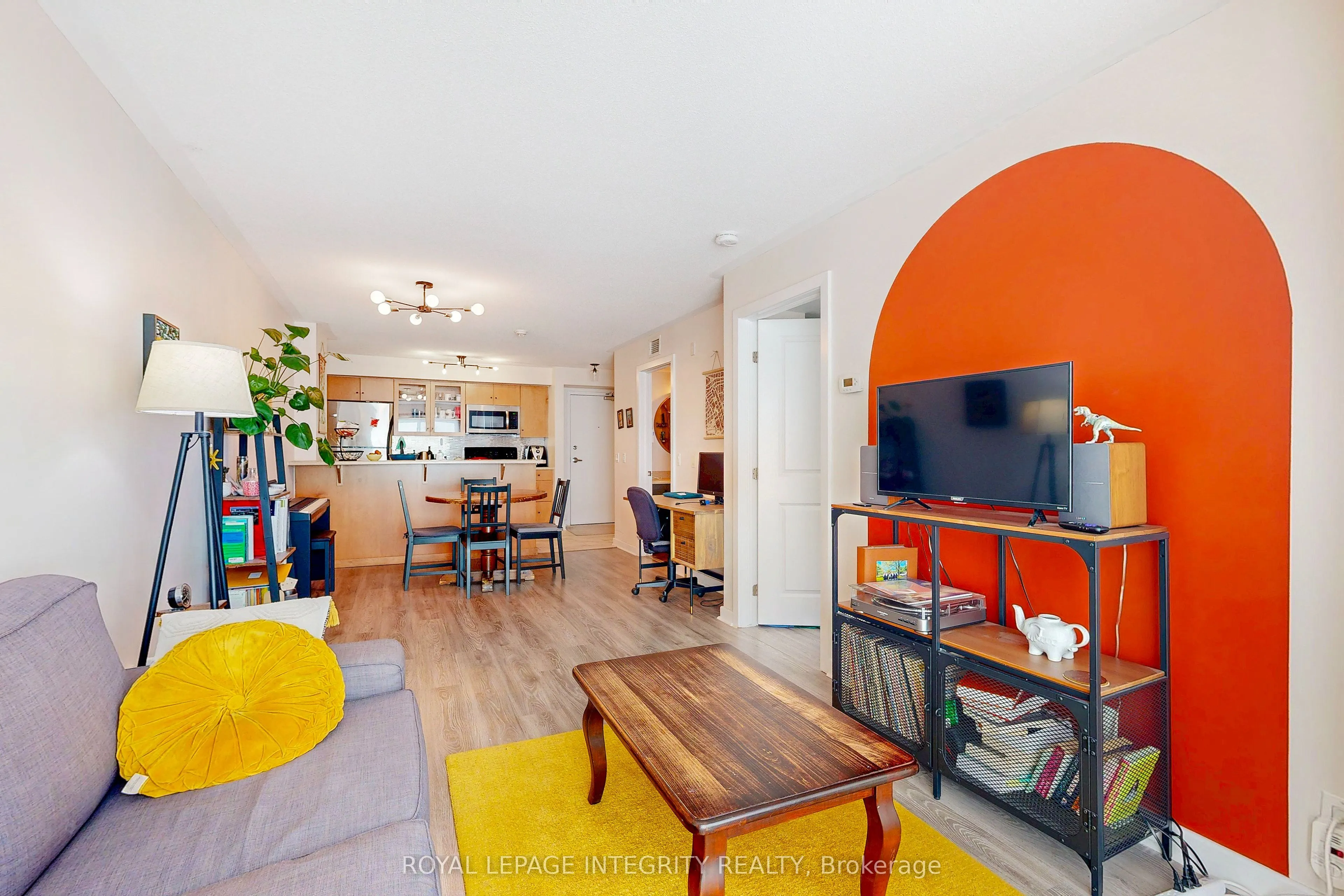 138 Somerset Street W, #203