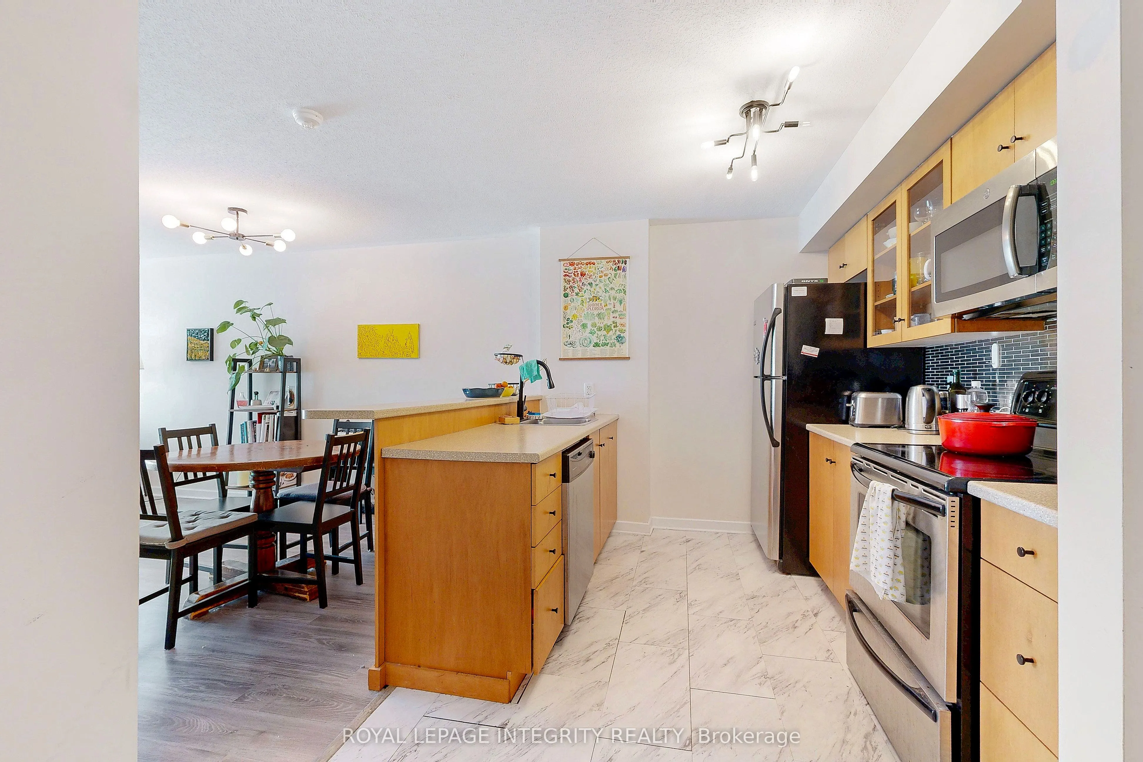 138 Somerset Street W, #203