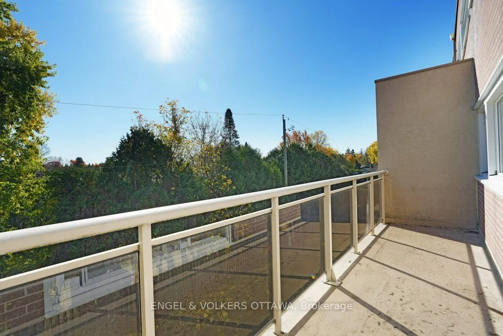 12 Corkstown Road, #216