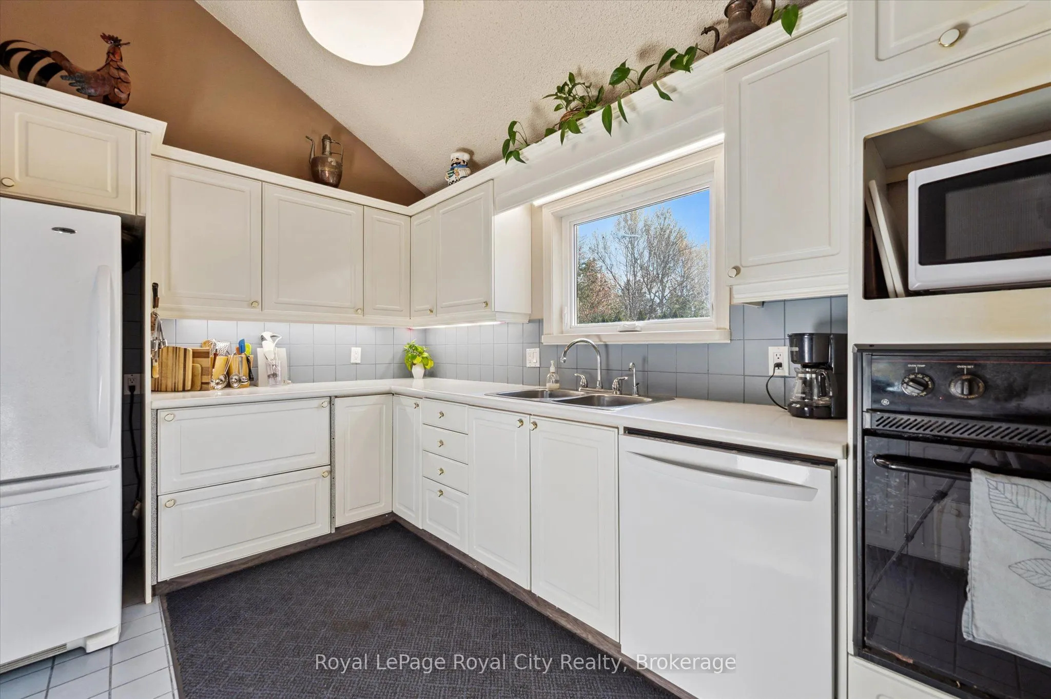 8060 Wellington Rd 18 Road