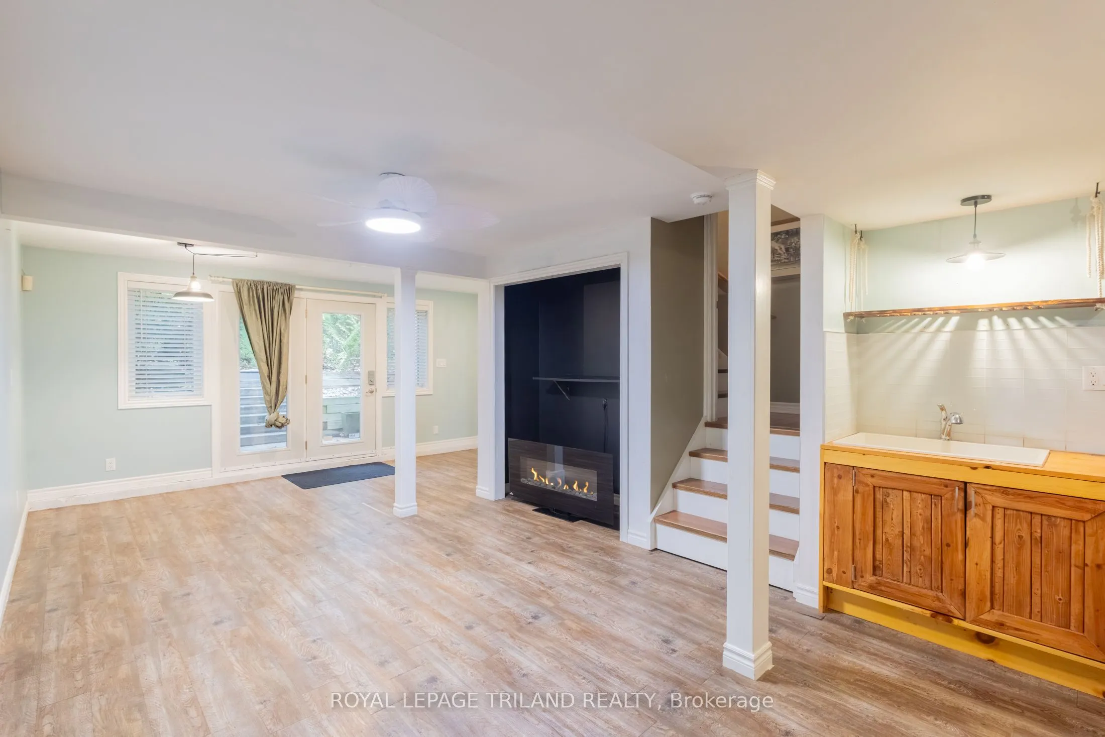 10092 Lakeshore Road