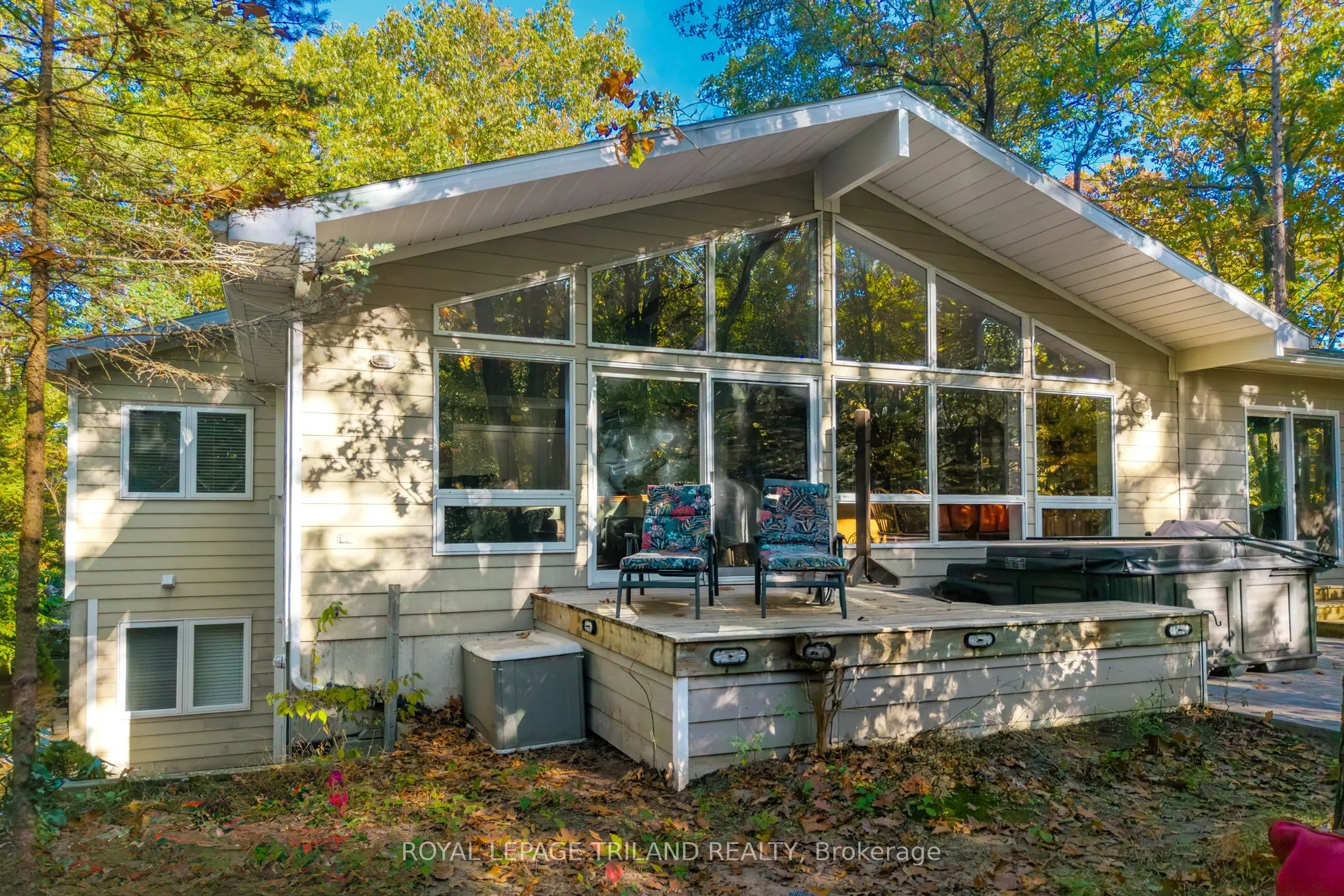 10092 Lakeshore Road