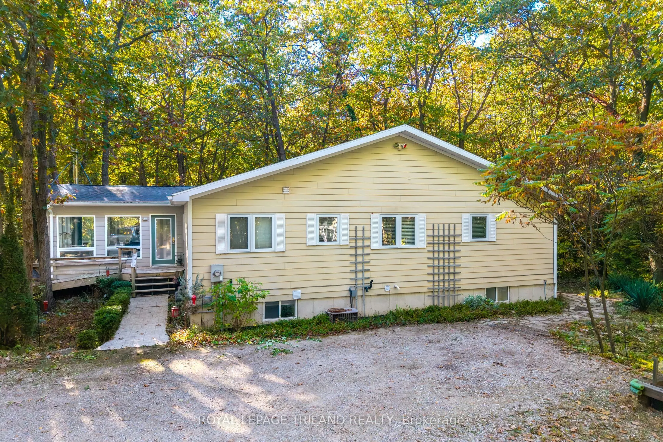 10092 Lakeshore Road