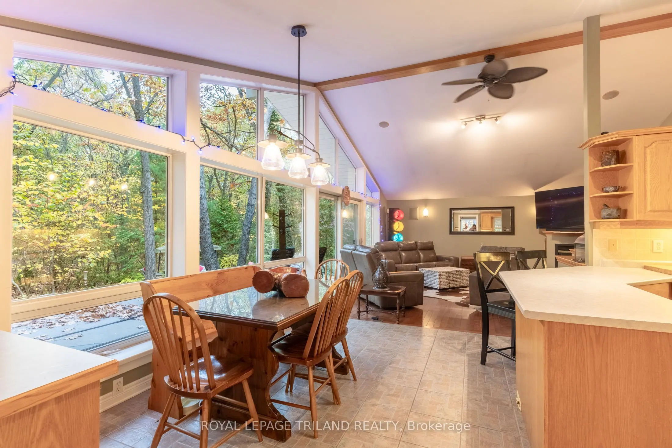 10092 Lakeshore Road