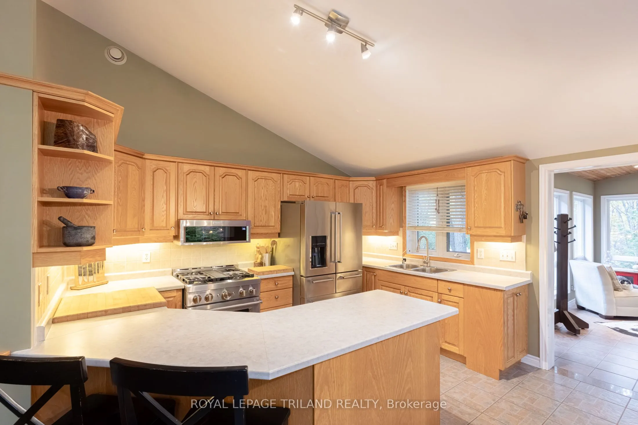 10092 Lakeshore Road