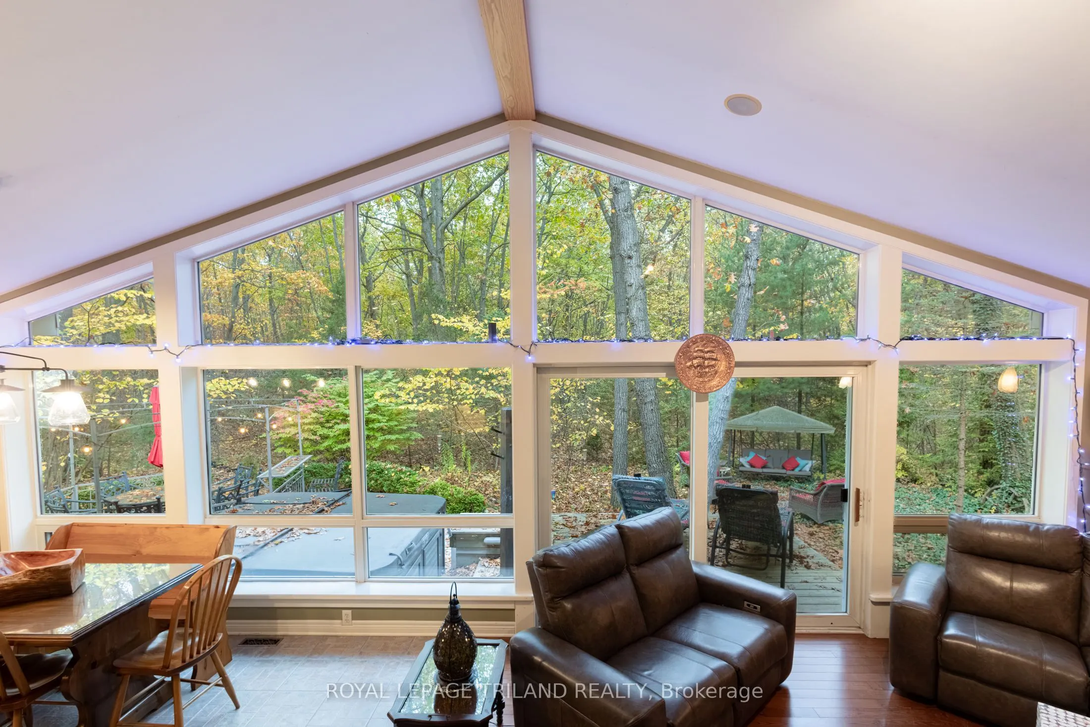 10092 Lakeshore Road