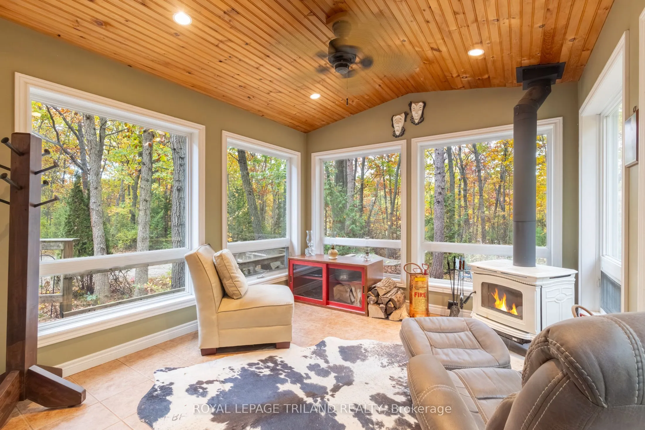 10092 Lakeshore Road