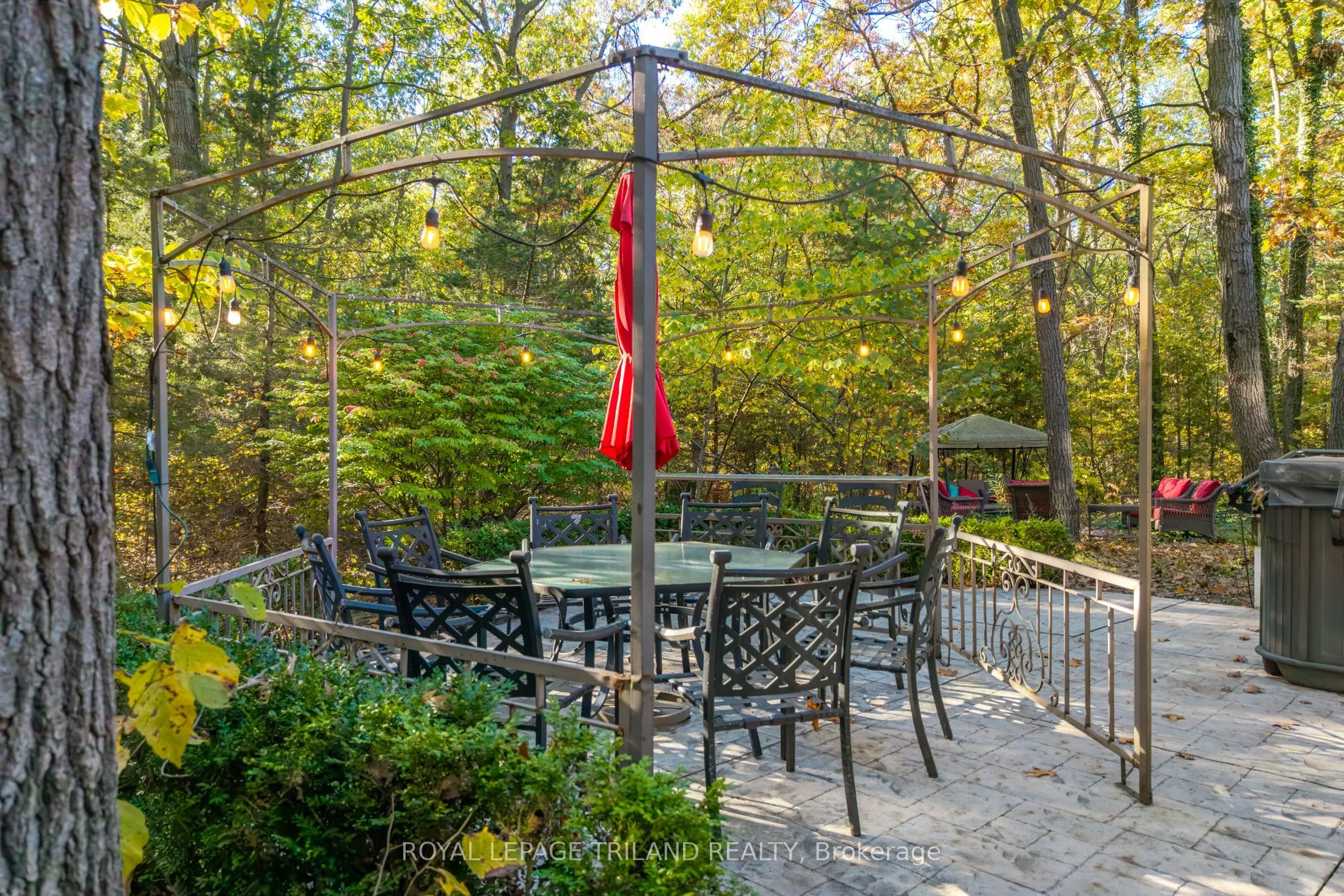 10092 Lakeshore Road