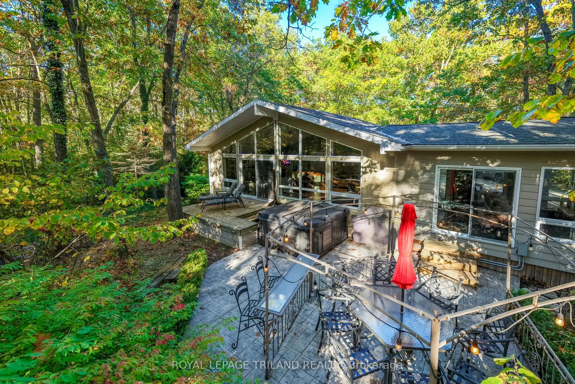 10092 Lakeshore Road