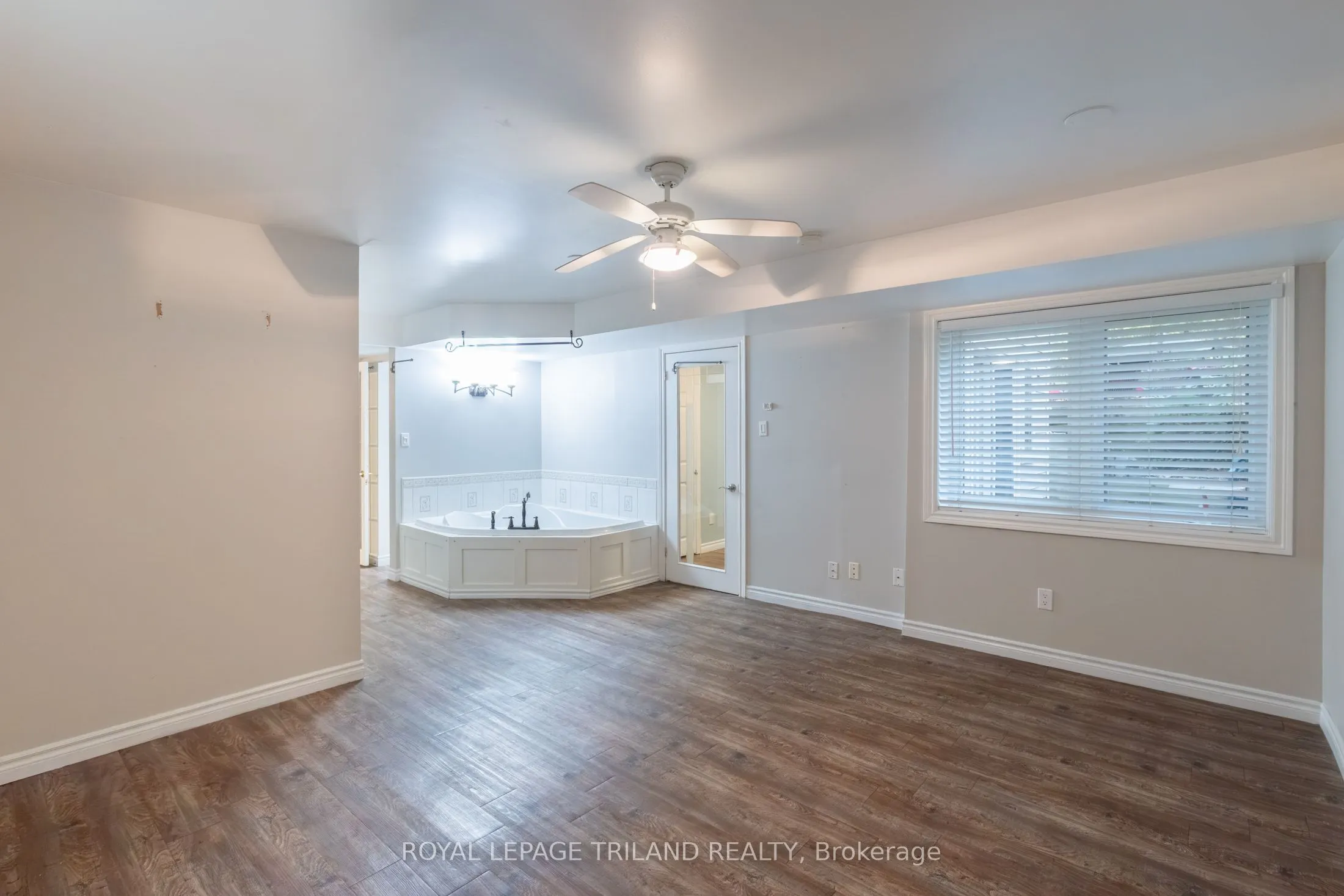 10092 Lakeshore Road