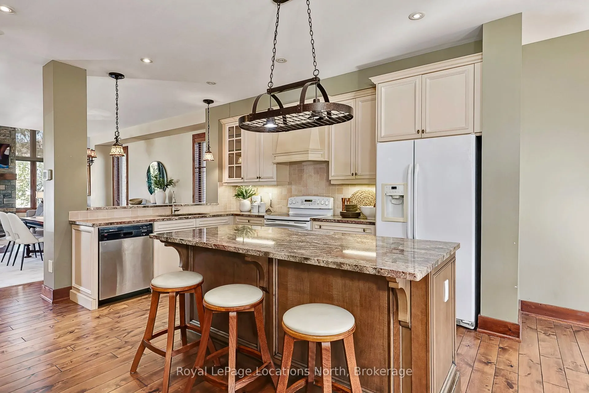 115 Venture Boulevard