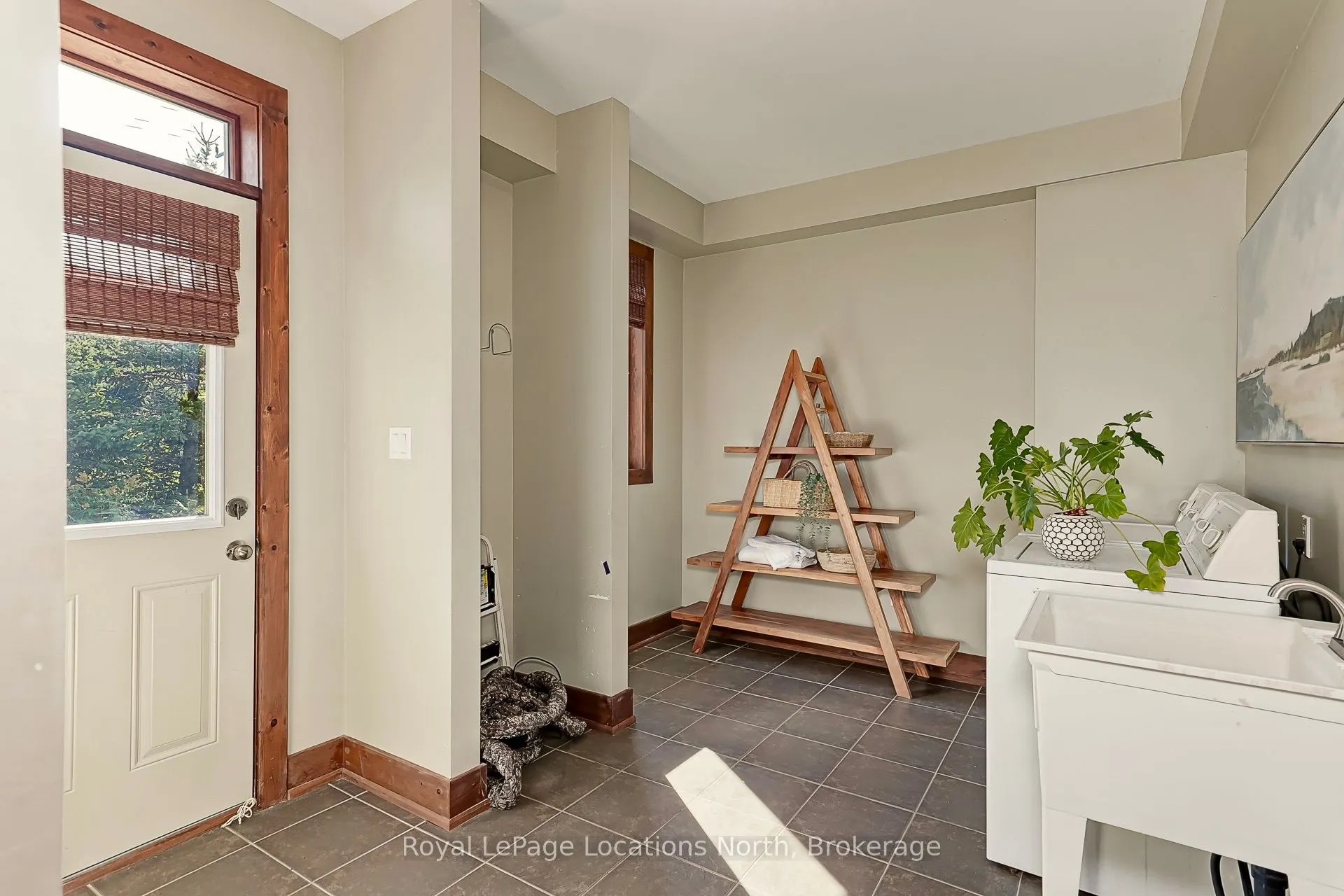 115 Venture Boulevard