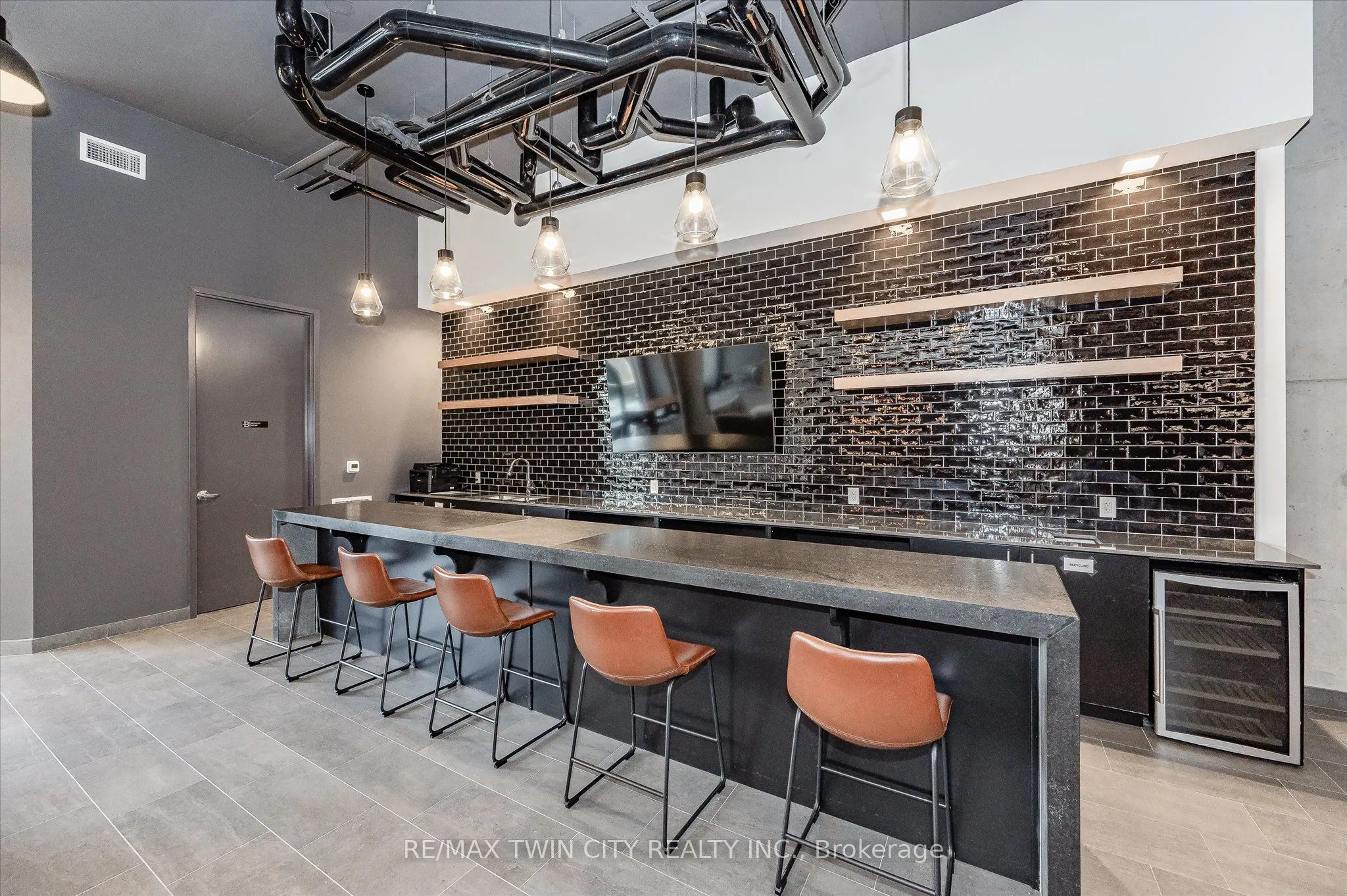 251 NORTHFIELD Drive E, #609